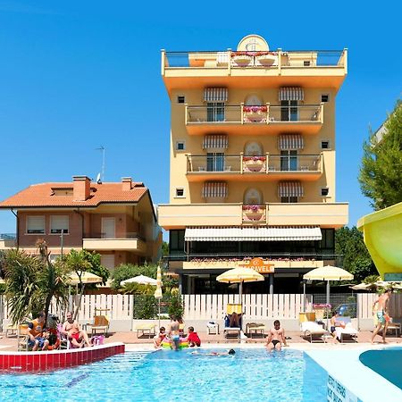 Hotel Caravel B&B Misano Adriatico Bagian luar foto