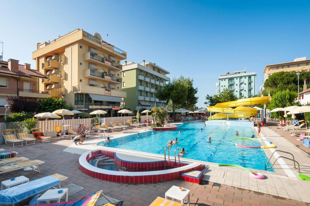 Hotel Caravel B&B Misano Adriatico Bagian luar foto