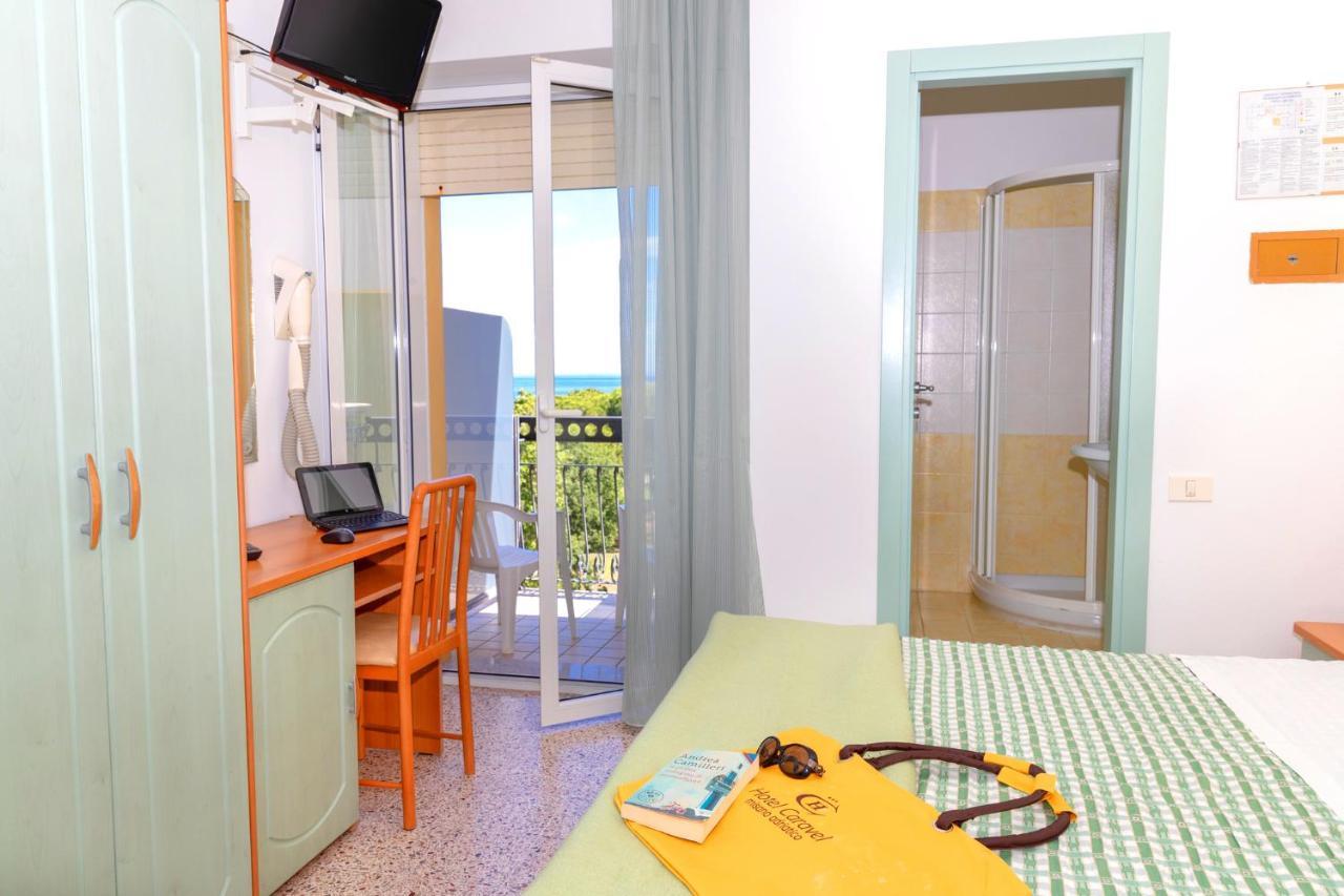 Hotel Caravel B&B Misano Adriatico Bagian luar foto